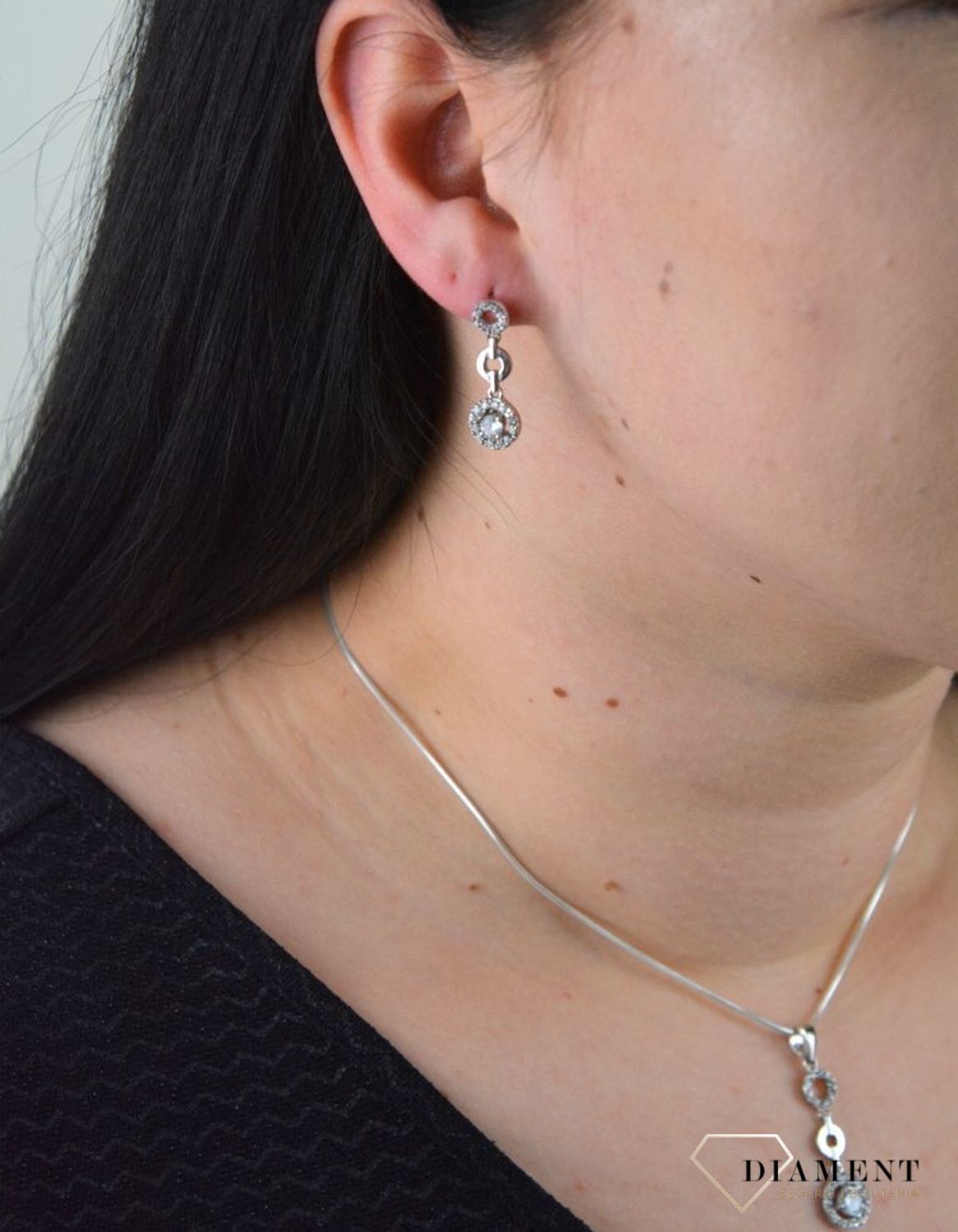 Srebrne kolczyki Apart z trzema kółkami KOLCZYKI APART 01.jpg